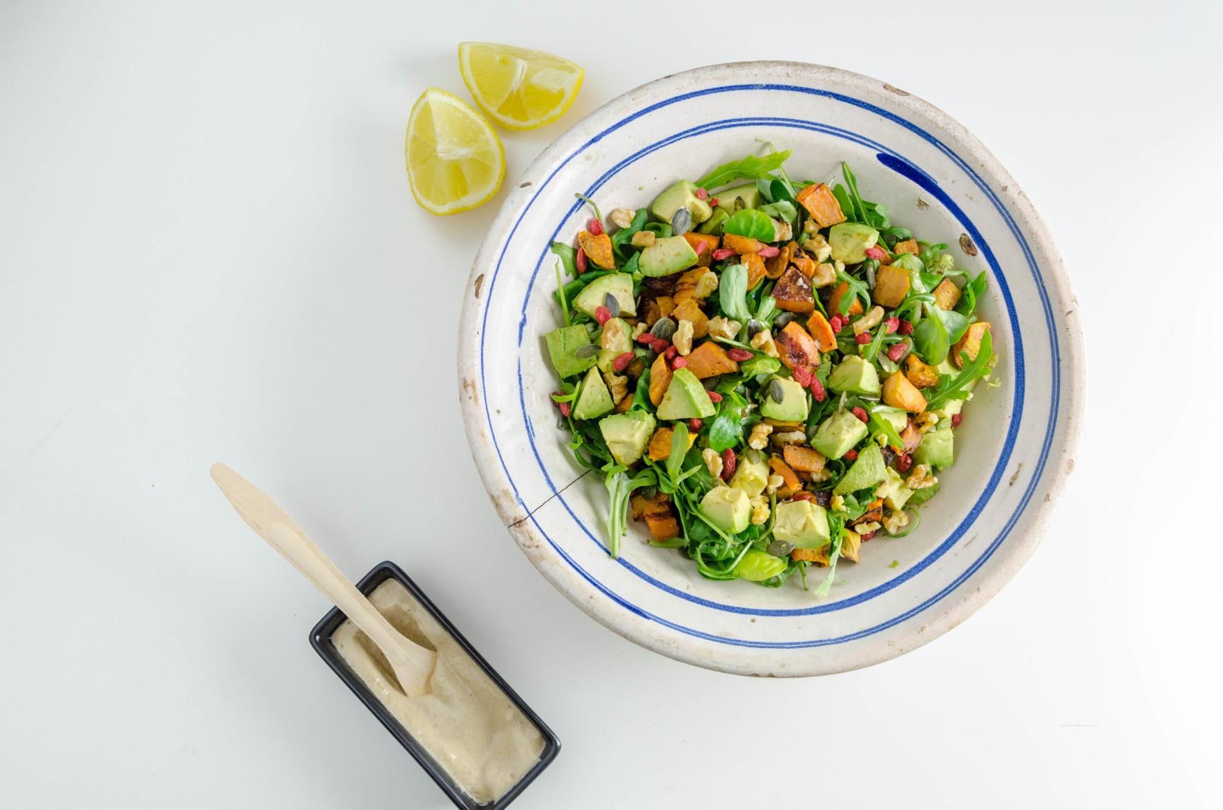 Ensalada Vintage con Boniato y Aderezo de Tahini