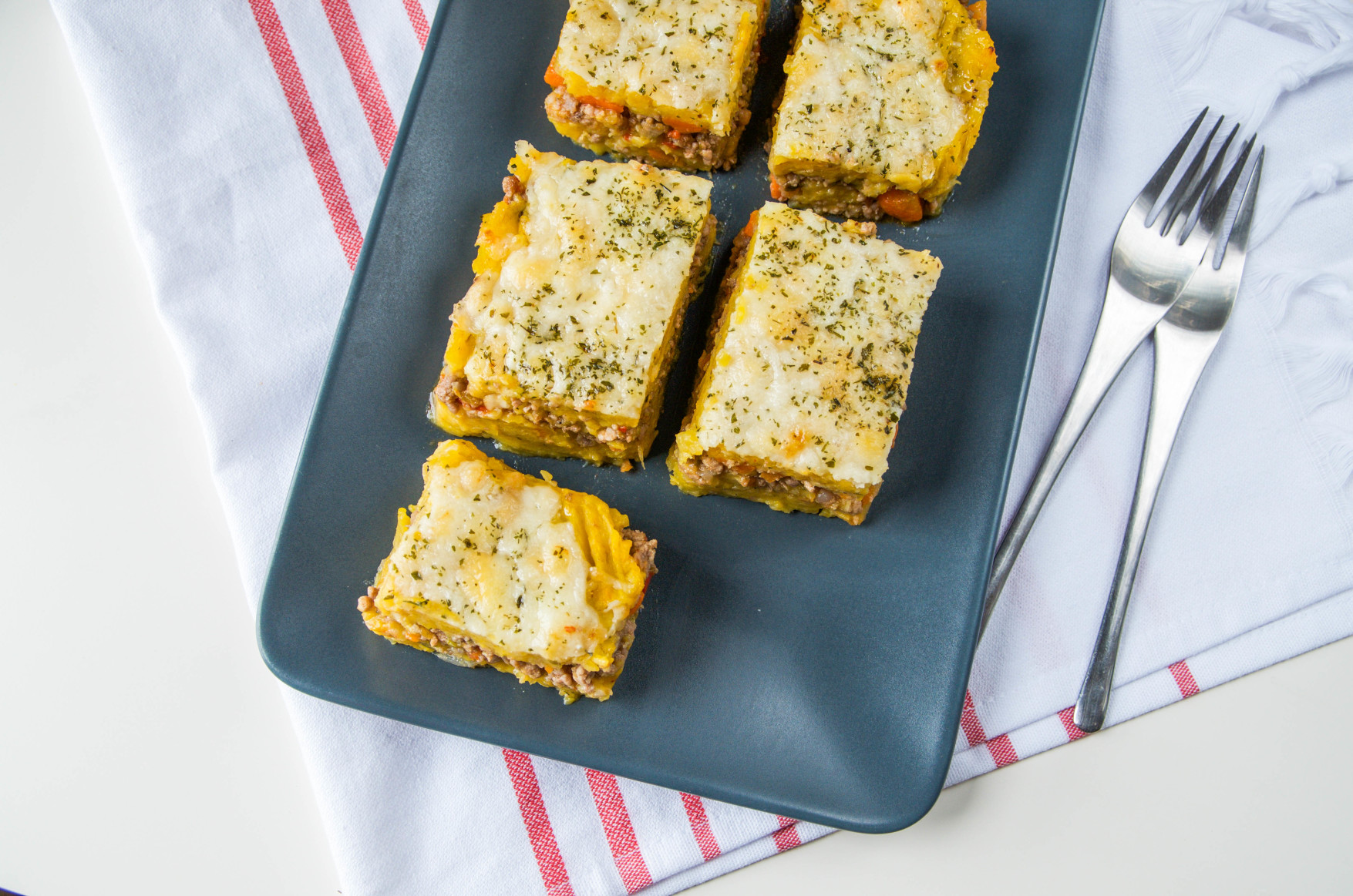 Pastelón de Plátanos Maduros y Carne