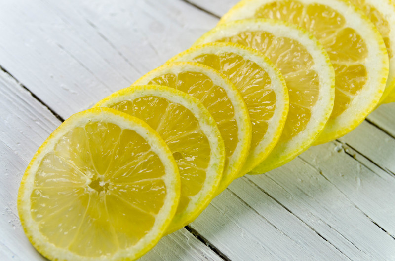 helado en fundida de limonada con hierbabuena