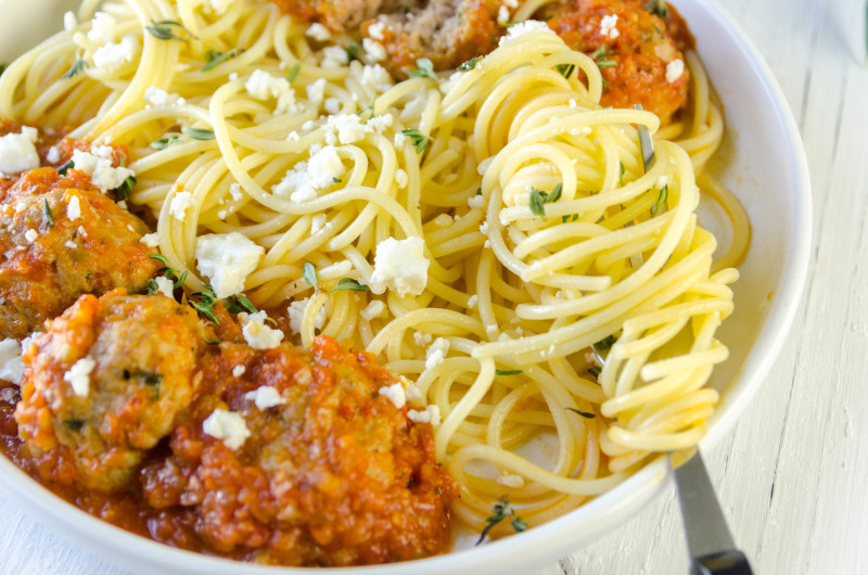 Espaguetis sin Gluten con Albondigas en Salsa de Tomate