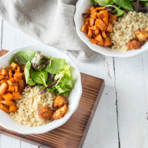 Bowl de Quinoa, Boniato y Arepitas de Yuca