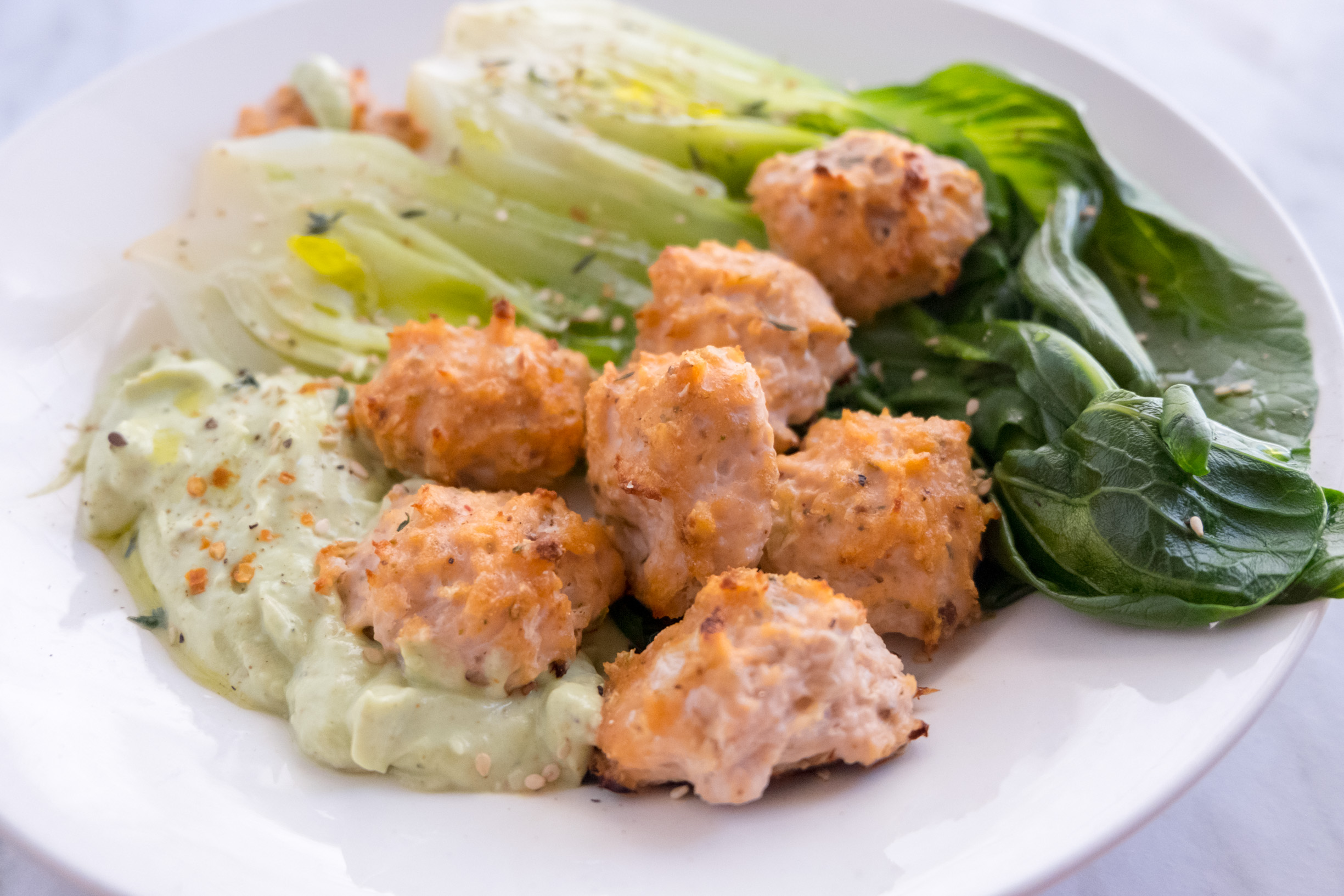 albondigas de salmon y pak choi