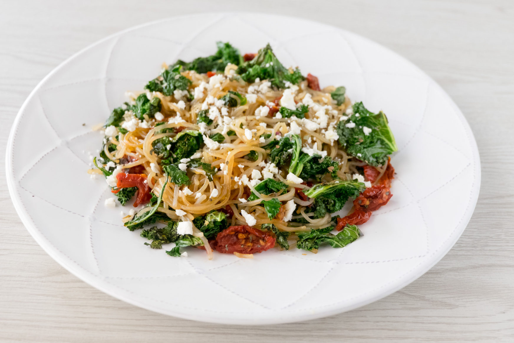 Kale con Noodles de Boniato y Tomates Secos