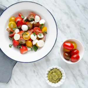 Ensalada Caprese con Fresas