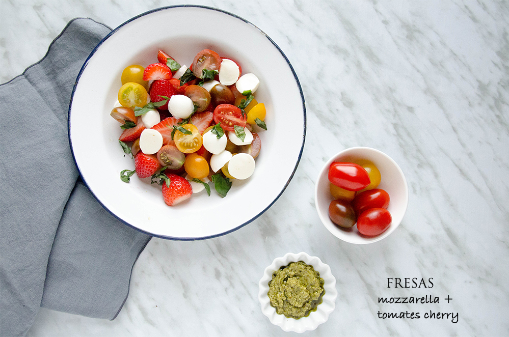 ensalada caprese con fresas