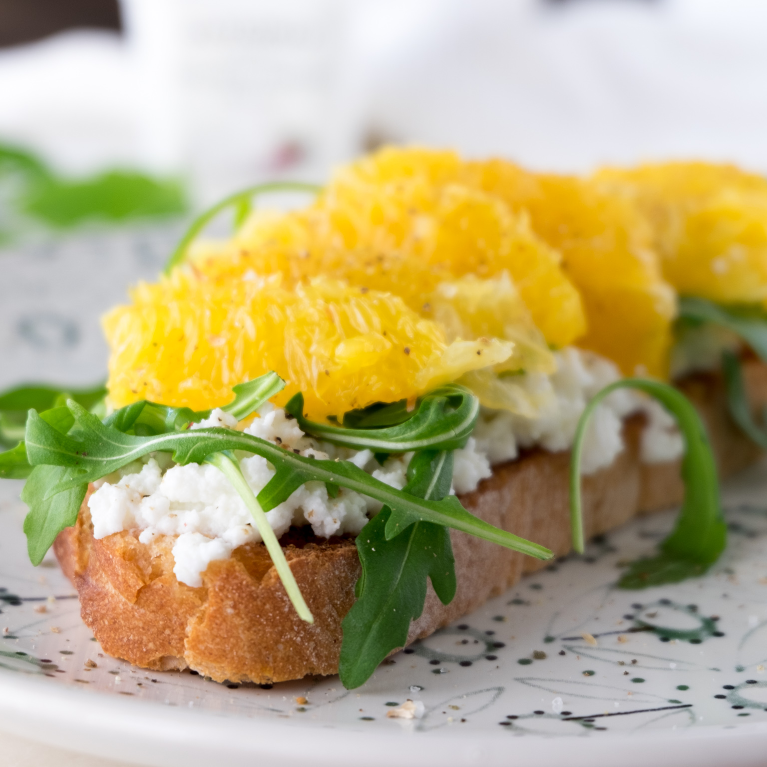 tostada de requeson y naranja