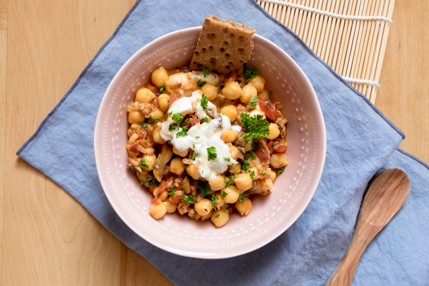 Salteado de Garbanzos con Lacon y Mozzarella