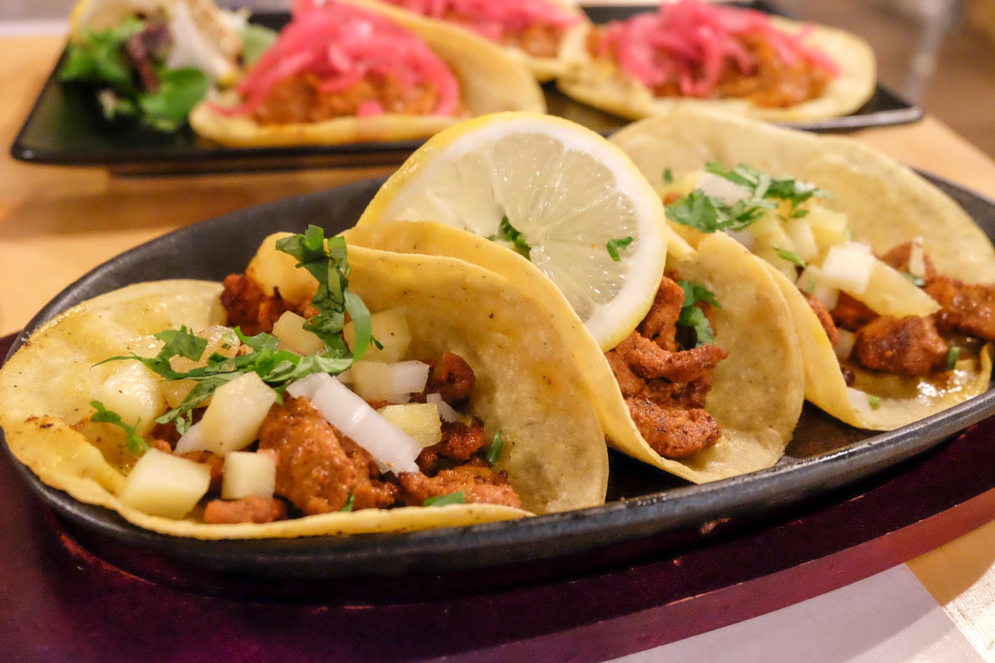 tacos al pastor y cochinita pibil la quebradora