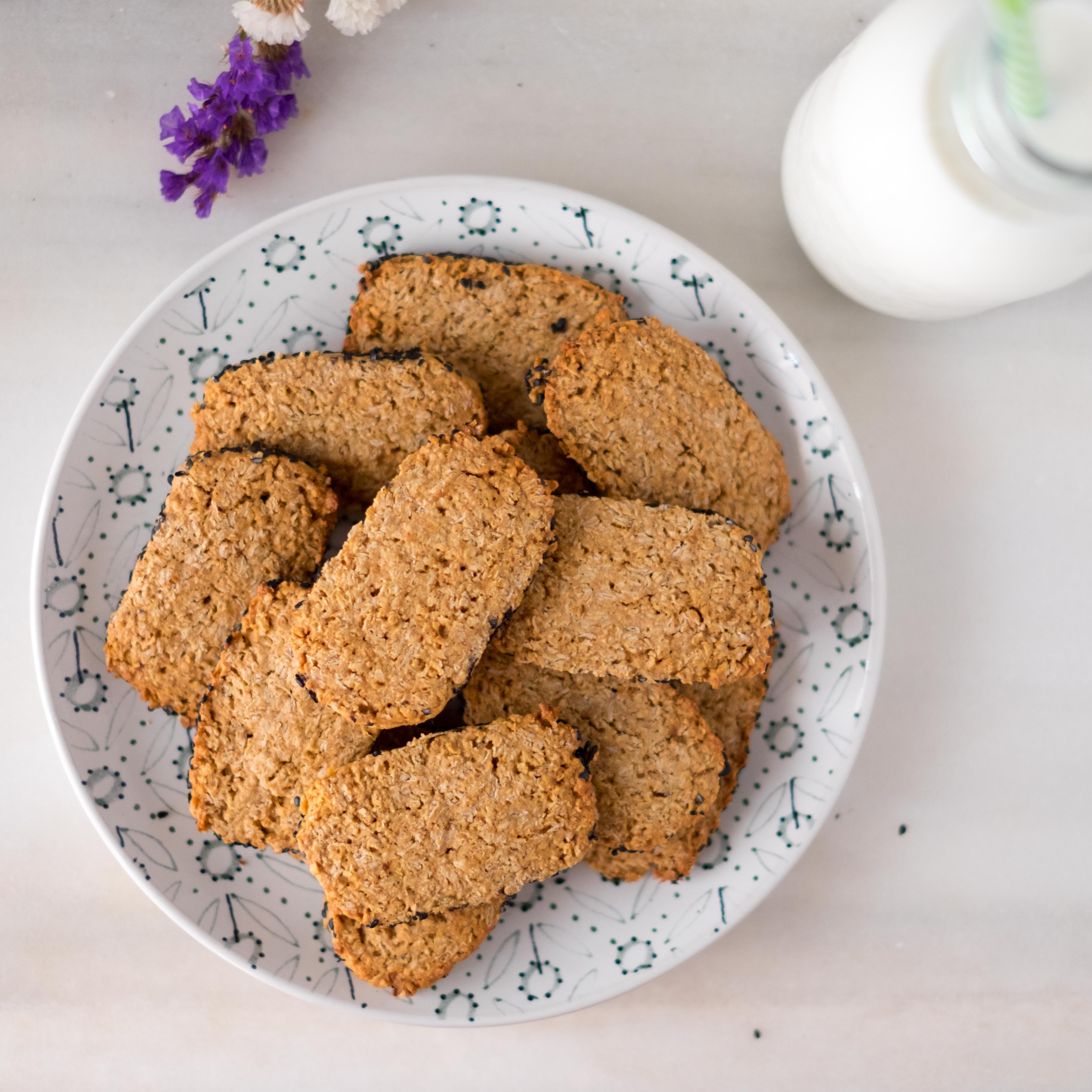 Galletas integrales de avena y miso